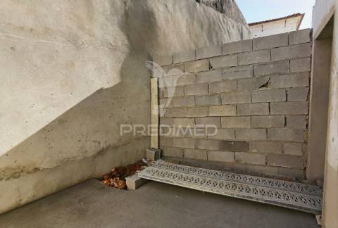 Apartamento t1 com logradouro - alcanena