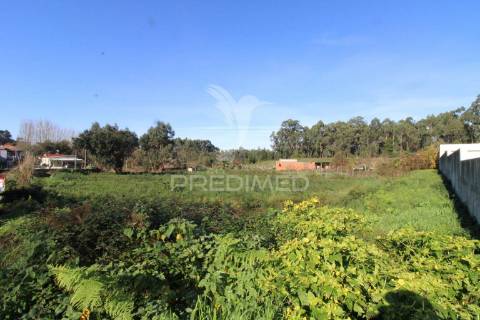 Terreno com projecto aprovado moradia t3 em nogueira, maia