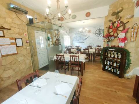 Restaurante em funcionamento - alcanhões, santarém