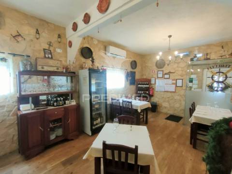 Restaurante em funcionamento - alcanhões, santarém