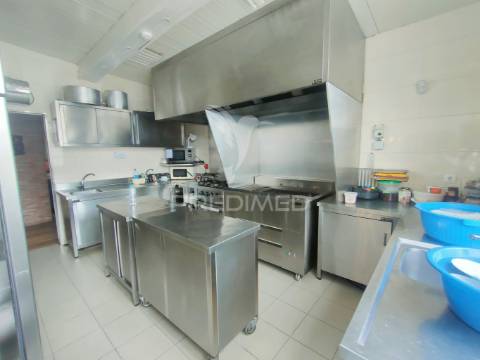 Restaurante em funcionamento - alcanhões, santarém