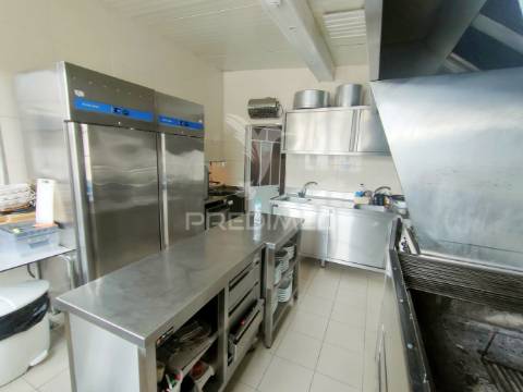 Restaurante em funcionamento - alcanhões, santarém