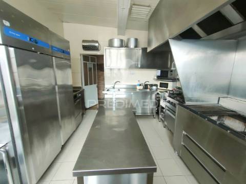 Restaurante em funcionamento - alcanhões, santarém