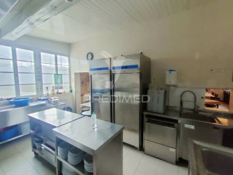 Restaurante em funcionamento - alcanhões, santarém