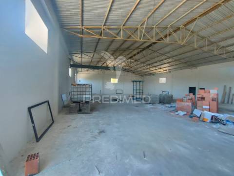 Pavilhão industrial/comercial em covão do coelho