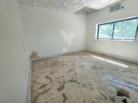 Pavilhão industrial/comercial em covão do coelho