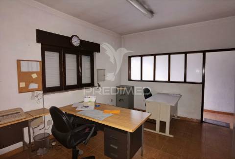 Oportunidade de investimento pavilhão industrial - vila moreira