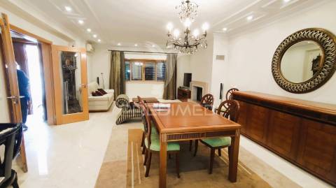 Moradia v4 com piscina em lagoa(algarve)