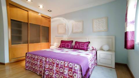 Moradia v4 com piscina em lagoa(algarve)