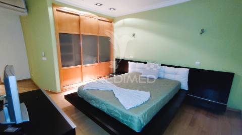 Moradia v4 com piscina em lagoa(algarve)