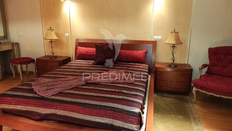 Moradia v4 com piscina em lagoa(algarve)