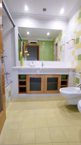 Moradia v4 com piscina em lagoa(algarve)