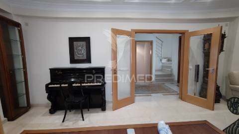 Moradia v4 com piscina em lagoa(algarve)