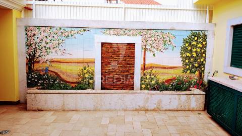 Moradia v4 com piscina em lagoa(algarve)