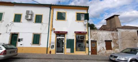 Habitação com restaurante em nisa