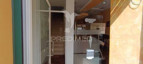 Habitação com restaurante em nisa