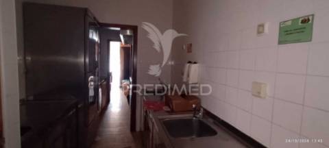 Habitação com restaurante em nisa