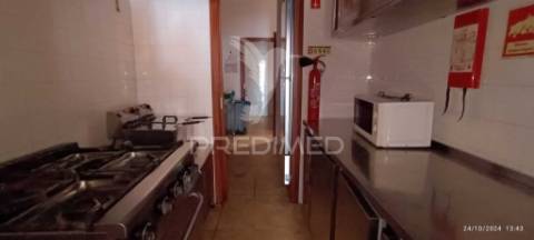 Habitação com restaurante em nisa