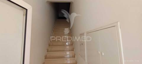 Habitação com restaurante em nisa