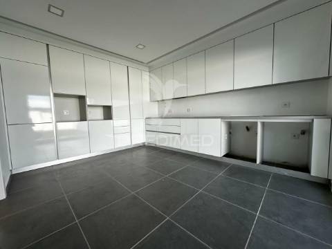 Moradia de luxo v3 com piscina elvas