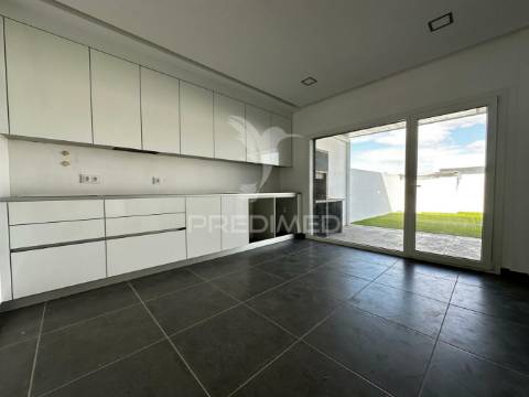 Moradia de luxo v3 com piscina elvas