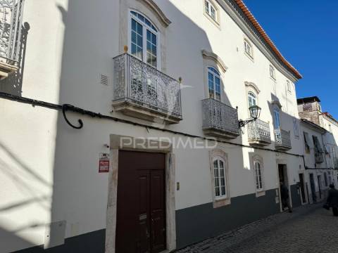 Apartamento t3 com lugar de garagem centro histórico elvas