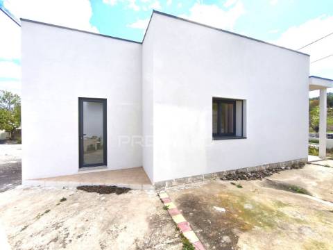 Moradia t4 em varjota, remodelada