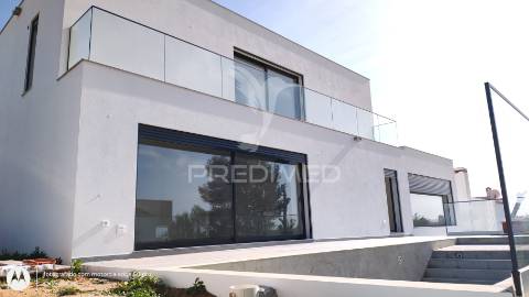 Moradia v4 com piscina,urb.espartal-aljezur