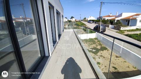 Moradia v4 com piscina,urb.espartal-aljezur