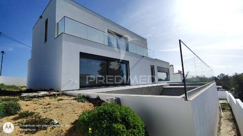 Moradia v4 com piscina,urb.espartal-aljezur