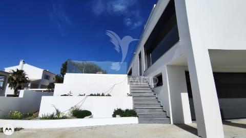 Moradia v4 com piscina,urb.espartal-aljezur