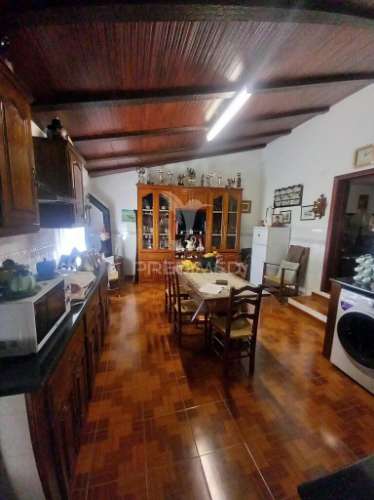 Casa de aldeia com quintal