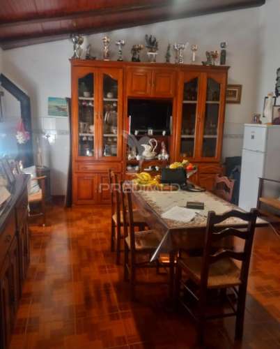 Casa de aldeia com quintal