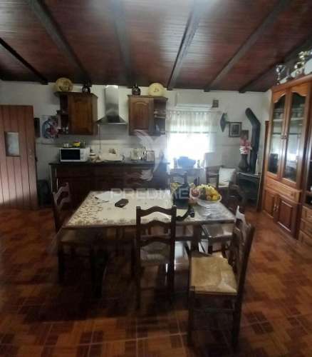 Casa de aldeia com quintal