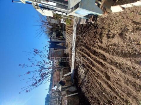 Casa de aldeia com quintal