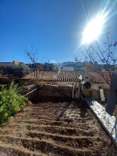Casa de aldeia com quintal