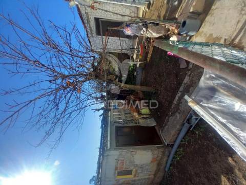 Casa de aldeia com quintal