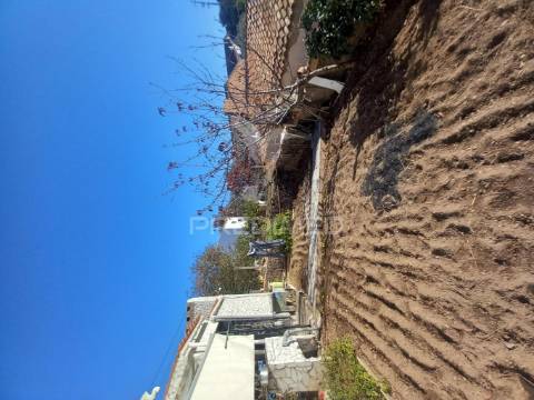 Casa de aldeia com quintal