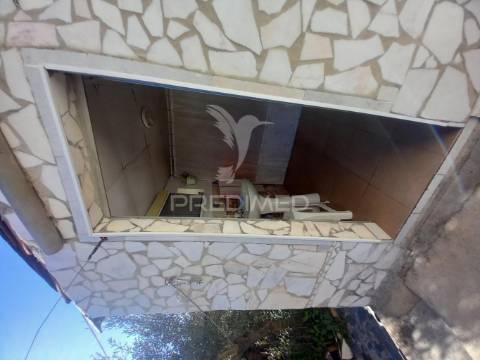 Casa de aldeia com quintal