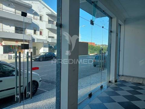 Loja para comércio - porto de mós