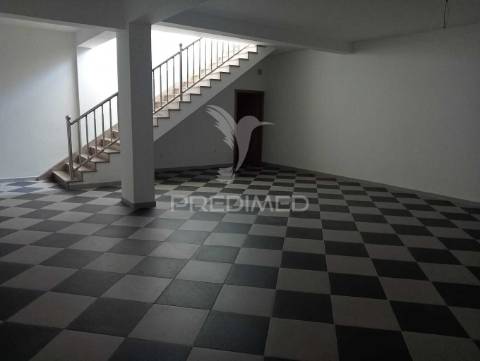 Loja para comércio - porto de mós