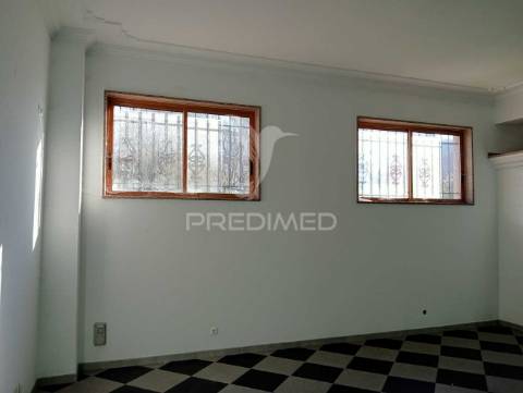 Loja para comércio - porto de mós