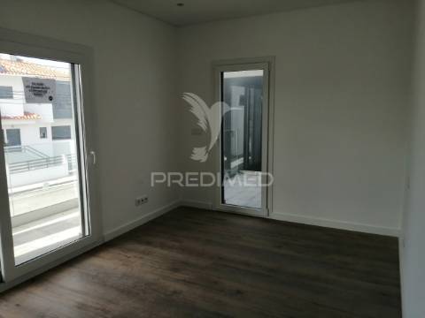 Moradia nova isolada t4 c/piscina