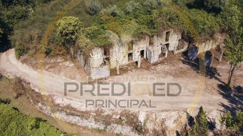 Terreno com ruina - póvoa de lanhoso