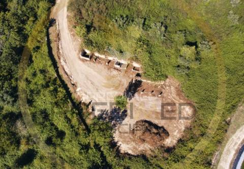 Terreno com ruina - póvoa de lanhoso