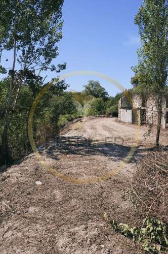 Terreno com ruina - póvoa de lanhoso