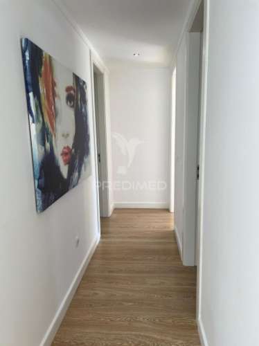 Moradia v4 com garagem em santo antónio da charneca