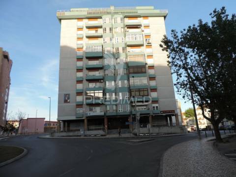 Dois lugares de estacionamento (1+1) - edifício do bocage (barreiro)
