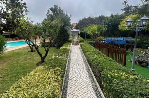 Moradia de luxo com piscina aquecida próximo a sintra