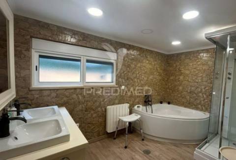 Moradia de luxo com piscina aquecida próximo a sintra